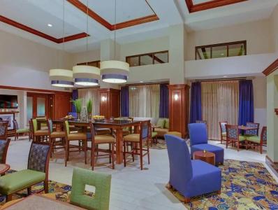 Hampton Inn and Suites South - 13