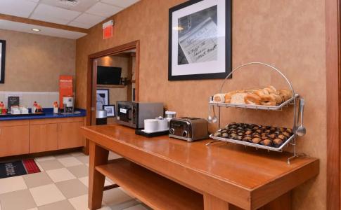 Hampton Inn-Naval Base - 13