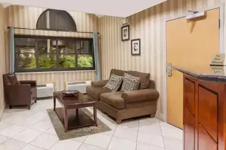 Microtel Inn by Wyndham - 7