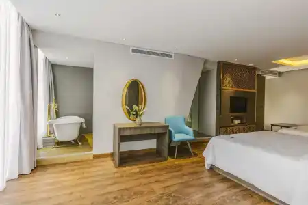 Winsuites Saigon - 49