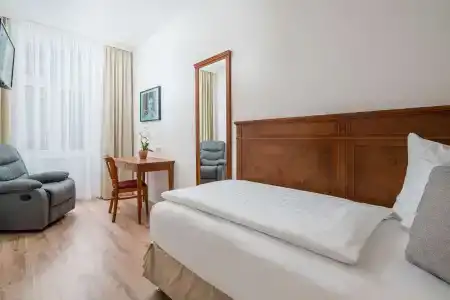 Best Western Plus Celebrity Suites - 58