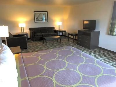 Super 8 by Wyndham Portland Airport - 28
