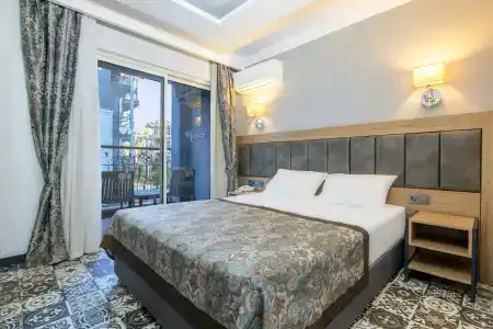 Crystal Aura Beach Resort & Spa  - 8