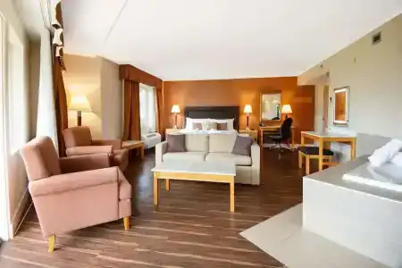 Coast Hillcrest - 72