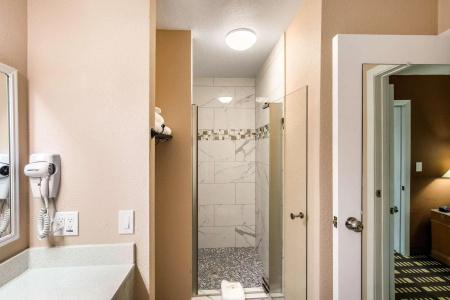 Quality Inn & Suites - 32