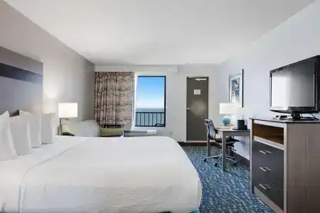 Best Western Plus Holiday Sands Inn & Suites - 6