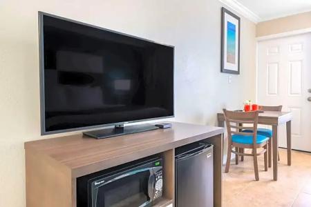 Comfort Inn & Suites Daytona Beach Oceanfront - 64