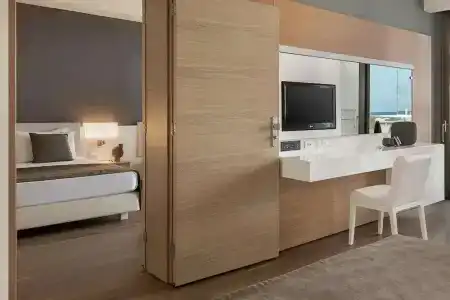 Avra Imperial - 64