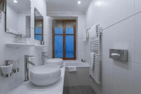 La Cour Des Augustins Boutique Gallery Design - 50