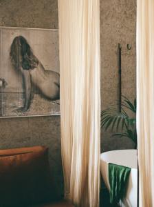 Mona. - 93