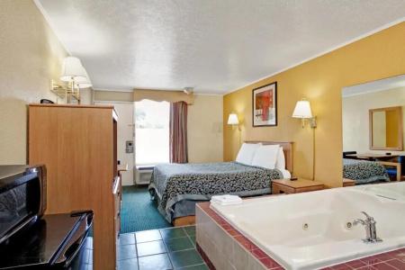 Days Inn by Wyndham West - 27