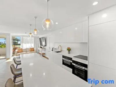 Burleigh Beach Tower - 206