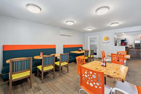Best Western Plus Holiday Sands Inn & Suites - 25
