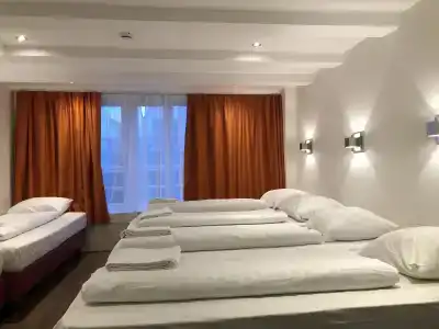 Damrak Inn - 2