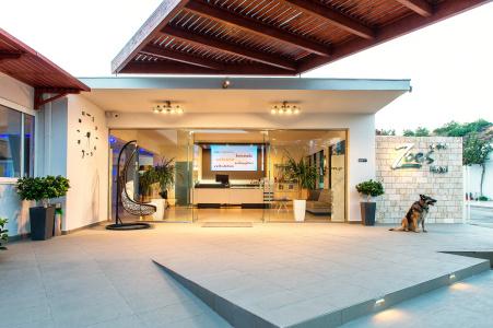 Zoes & Suites - 40
