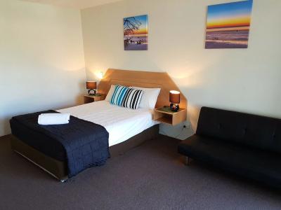 Outrigger Burleigh - 78