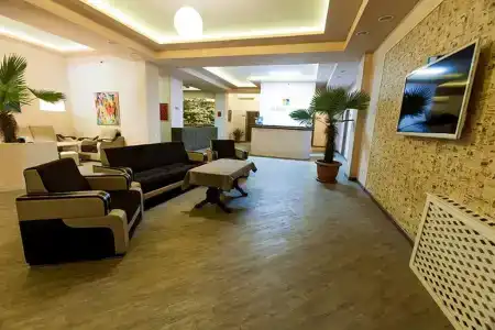 Holiday & Hostel - 11