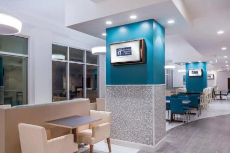 Holiday Inn Express & Suites Beach Beachfront by IHG - 16