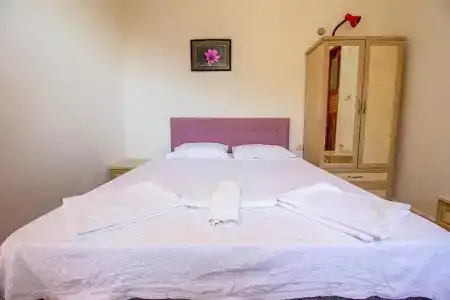 Gul Pension - 22