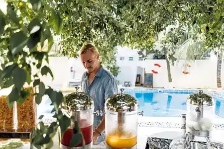 Antonio Garden - 23