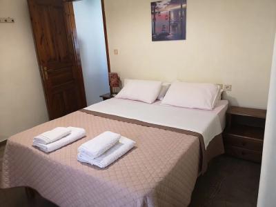 Nicolas Studios & - 34