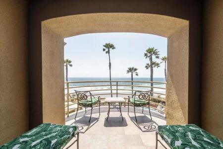 Pacific Terrace - 98