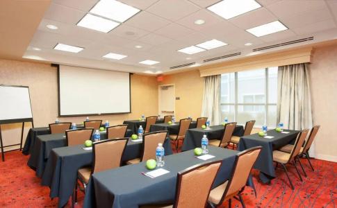Residence Inn by Marriott - 11