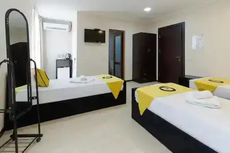 Aura Plaza - 4