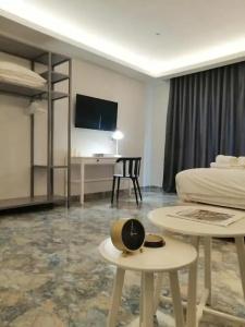 24K Athena Suites - 45