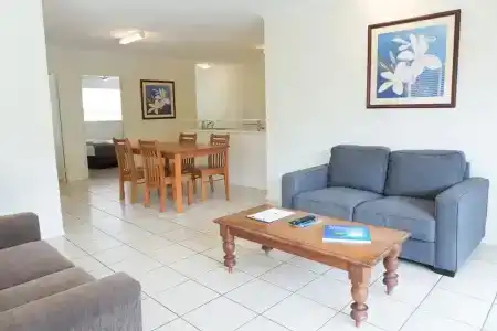Cairns Queenslander & Apartments - 63