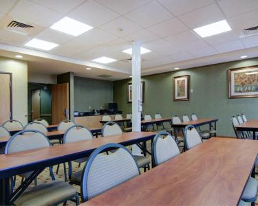 Comfort Suites West - 21