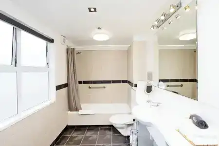 Balmoral Lodge - 37