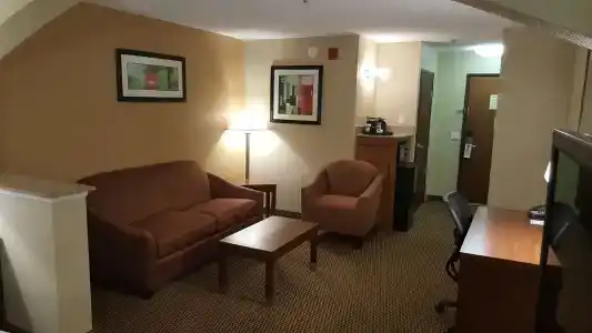 Best Western Airport Inn & Suites - 65