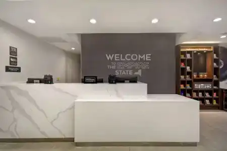 Hampton Inn Ny-Jfk - 1