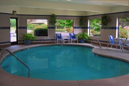 Oxford Suites Portland - Jantzen Beach - 14