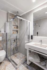 Blue Carpet Luxury Suites - 119