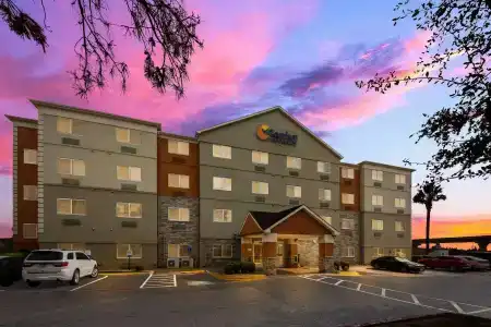 Comfort Inn & Suites - 0