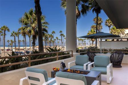 The Waterfront Beach Resort, A Hilton - 222