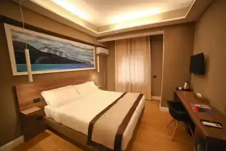 7th Floor Suite - 114