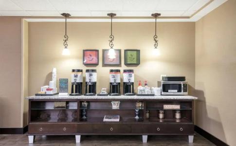 Hampton Inn West - 15