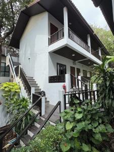 Tok Little Hut - 12