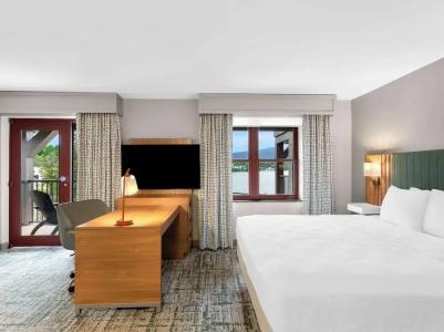 Hampton Inn & Suites - 60