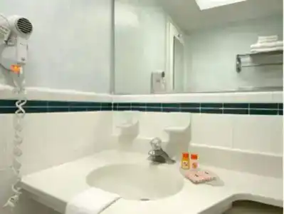 Howard Johnson by Wyndham Atlantic City - 39