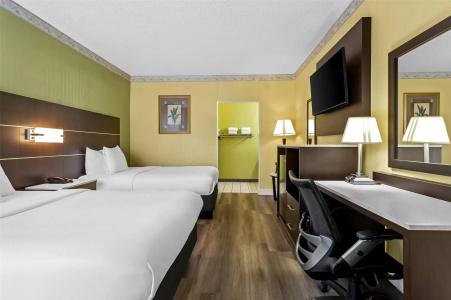Quality Inn Airport - Cruise Port - 40