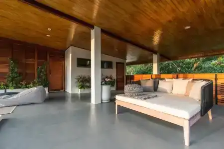 Zee Luxury Boutique - 40