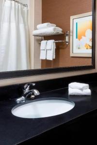 Fairfield Inn & Suites - 19
