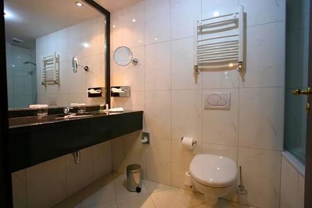 Ramada & Suites by Wyndham Bucharest North - 46