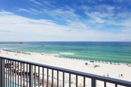 Holiday Inn Express & Suites Beach Beachfront by IHG - 24