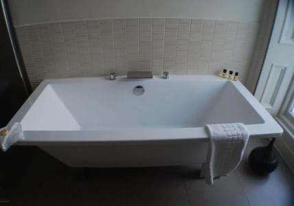 The Salisbury - 121