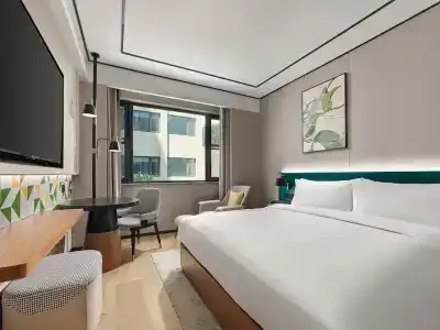 Hilton Garden Inn West Lake - 51